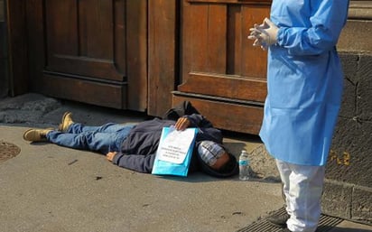 Por más de 12 horas, hombre bloquea Palacio Nacional