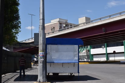 Reubicarán a puesteros que operaban el exterior del IMSS