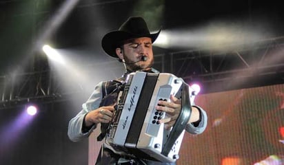 Calibre 50 tocan banda y son metaleros de corazón