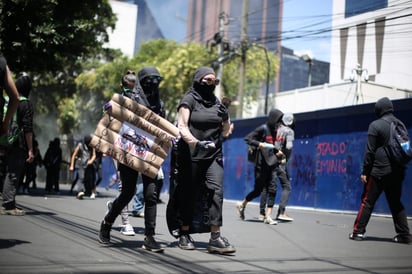 Manifestantes protestan en la embajada de Estados Unidos y en Polanco, CDMX