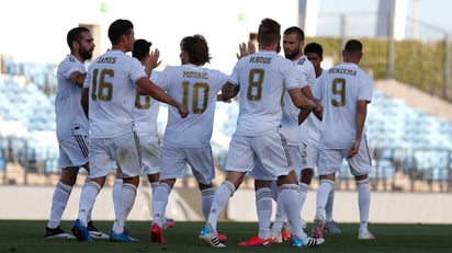 Real Madrid se prepara con su uniforme oficial