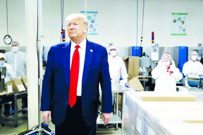 Fábrica de test para COVID-19 destruye toda su producción... porque Trump la visitó sin mascarilla