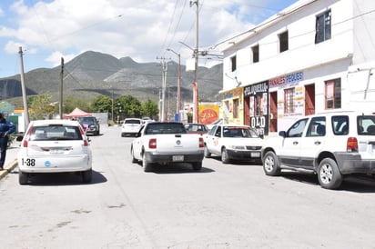 Suplican bacheo y topes  en Colinas de Santiago