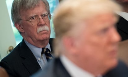 Bolton exhibe ridículos e ignorancia de Trump