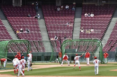 Béisbol y Fútbol de Japón con aficionados