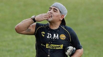 Me siguen emocionando mis goles contra Inglaterra: Maradona