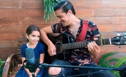 Vadhir Derbez y Aitana enternecen con dueto musical