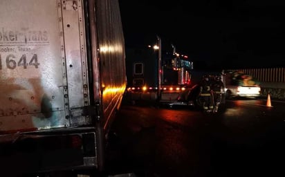 Volcadura genera caos vial en la carretera México-Puebla