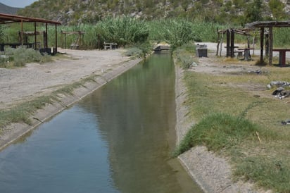 20 años batallando el campo con el agua