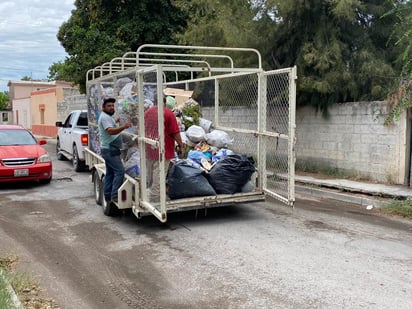 Ponen las familias la  basura en  su lugar