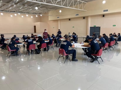 Inicia la formación  a policías de región