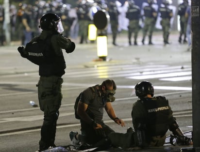 Protesta violenta en Belgrado