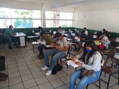 Presentan en Conalep examen presencial