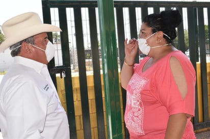 Agradece  Deyanira servicio de  agua