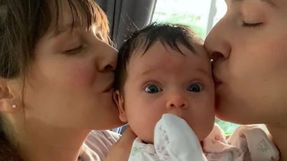 Las Ha*Ash lo celebran el primer mes de Mathilda, hija de Hannah