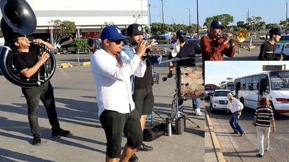 Sin trabajo, se ven obligados a tocar en la calle