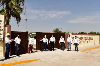 Entregan barda y portón  en panteón ‘Dolores’ en Frontera