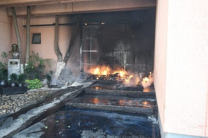 En Guerrero, Normalistas incendian el Congreso