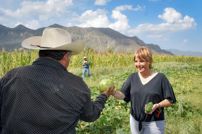 Supervisan siembra de  chile, tomate y calabaza