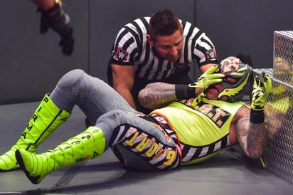  'Pierde el ojo' Rey Mysterio ante Seth Rollins