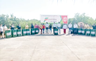 Tambos para  la basura a  vecinos del  Huizachal