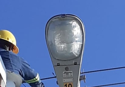 Cambian luminarias en  zona centro para mejorar la imagen