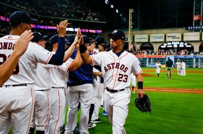 Con relevo de Osuna ganan los Astros