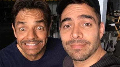 Omar Chaparro y Eugenio Derbez se 'besan'