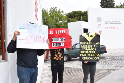 Exigen alumnos de la UAdeC criterio en el pago de colegiaturas 