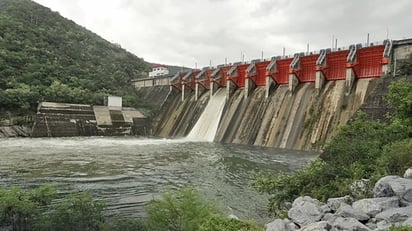 Abren compuertas de presa La Boca en previsión de más lluvias en NL