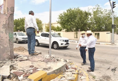 Recorre ‘Lencho’ Siller obra  de banquetas en zona centro