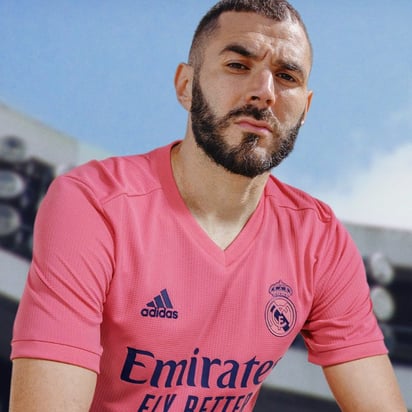 El Real Madrid presento su uniforme de visita