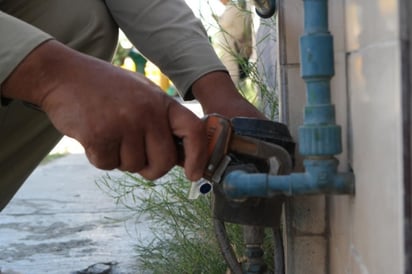 Inicia SIMAS corte de agua por morosidad, dejan sin servicio a Colinas 