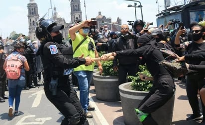 Resultan lesionadas 8 policías en marcha feminista de CDMX