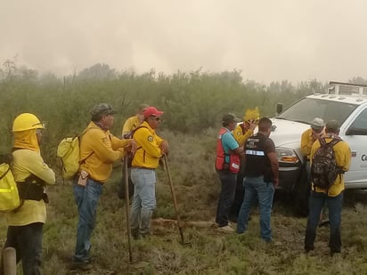 Rayo incendia pastizales en Ejido de Ciénegas