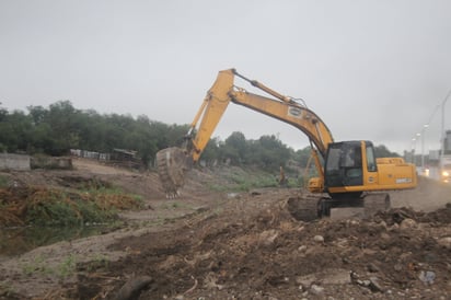 Desazolvan el Río Monclova y demás cauces naturales