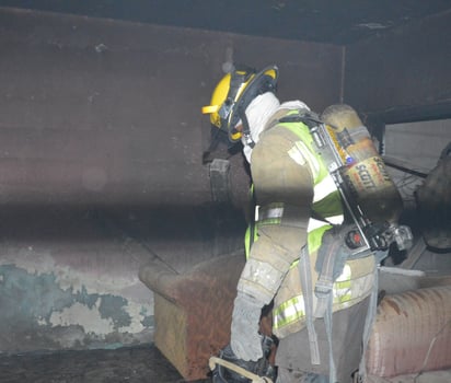 Le prenden fuego a su casa en la Mayo de Monclova 