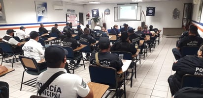 Capacitan a policías en Derechos Humanos 