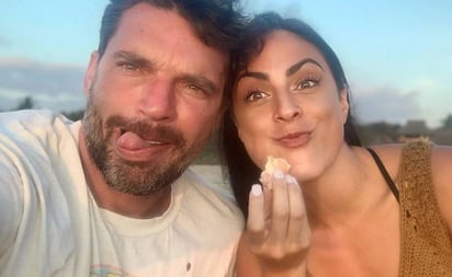 Valeria Marín y Julián Gil comparten romántico atardecer