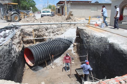 Trabajan en la etapa final del drenaje pluvial de Las Flores