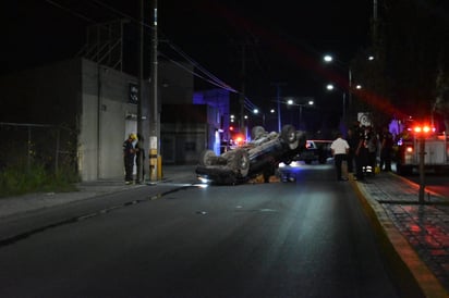 Volcadura en Monclova deja un prensado 