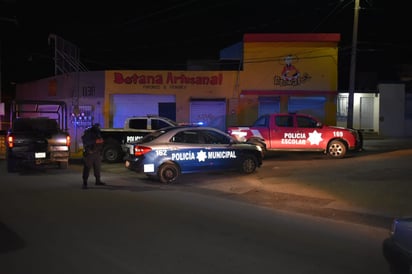 Le disparan a Policía