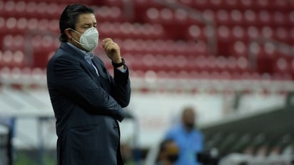 El entrenador Luis Fernando Tena se retira de las Chivas 