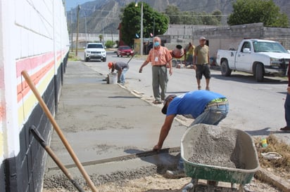 Embellecen la imagen del Centro Histórico  de Cuatro Ciénegas