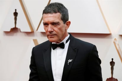 Antonio Banderas anuncia que dio positivo por COVID-19