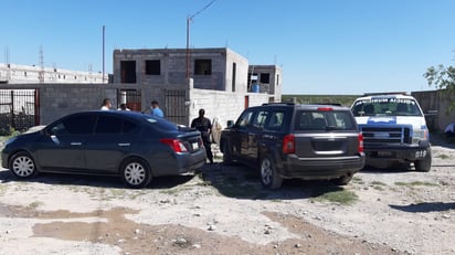 Se cuelga frente a vecinos de la Colonia 288 en Monclova 