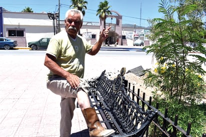 Lo muerde un perro  y amenaza a la dueña