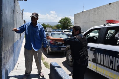 A plena luz del día se pasó de copas  