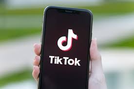 TikTok pone a competir a Twitter y Microsoft por venta