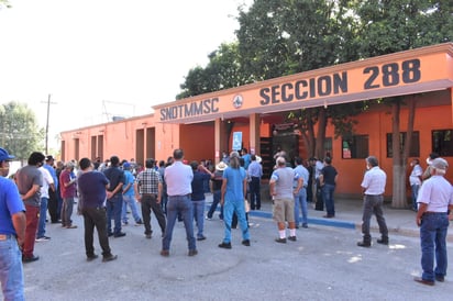 Amagan obreros de la sección 288 con más protestas contra AHMSA